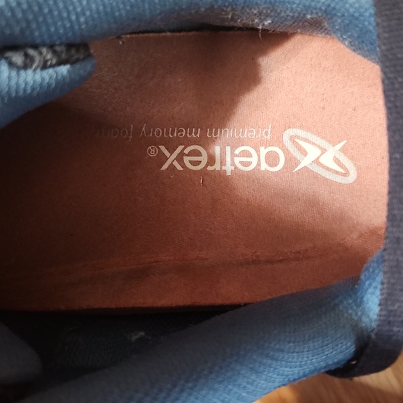 Hokas - Picture 2 of 7